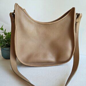 EUC & HTF Vintage Coach Becket Zip (#9920) in Stone